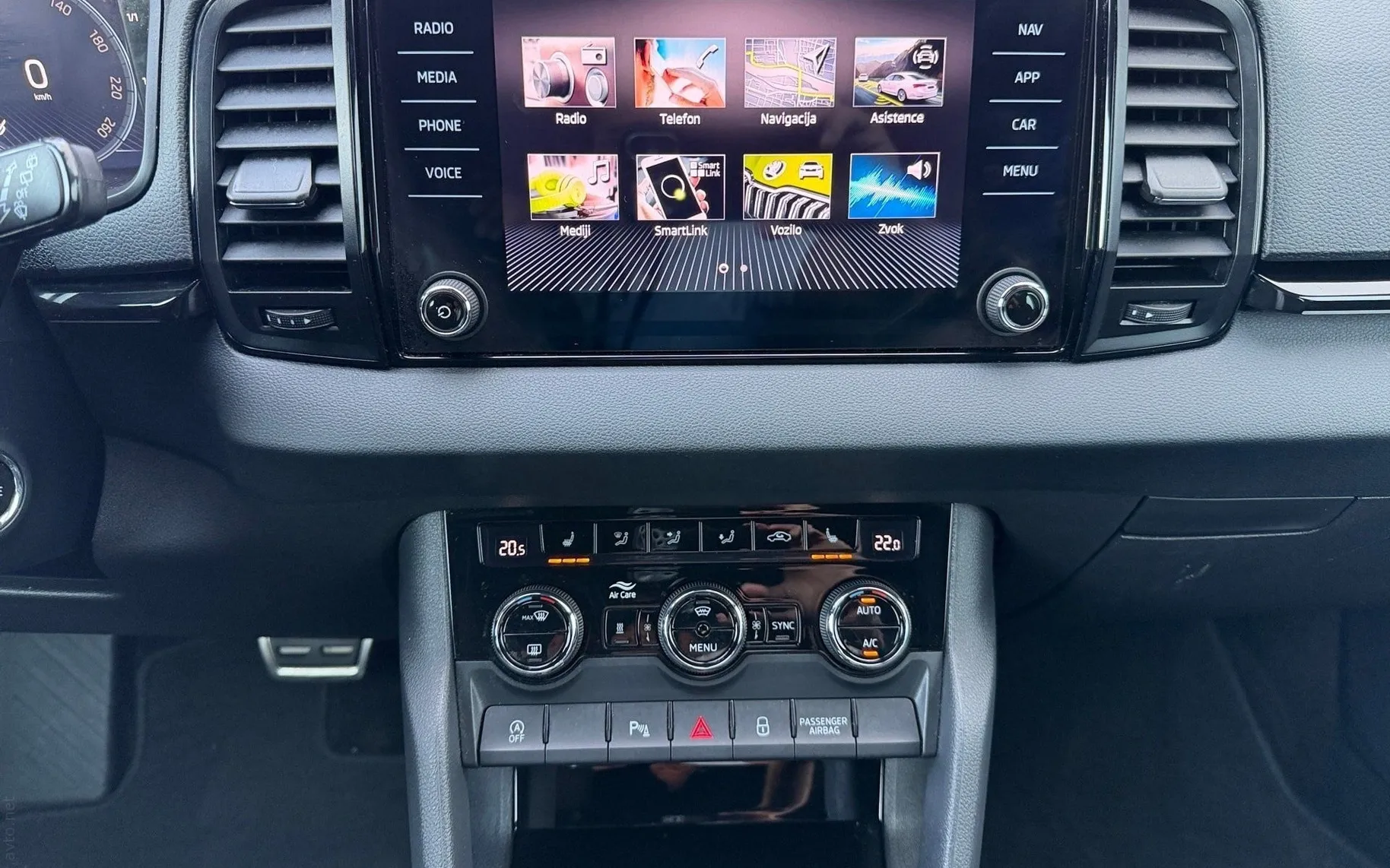 Notranja slika - Škoda Karoq - 4x4 2.0 TDI Sportline DSG-Webasto-ACC-PDC-Kamera - 9