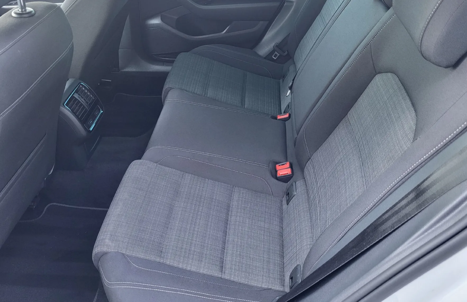 Zunanja slika - Volkswagen Passat - Variant 2.0 TDI AUT slo-1.last-alu-acc-navi-led-radar-pdc- - 17
