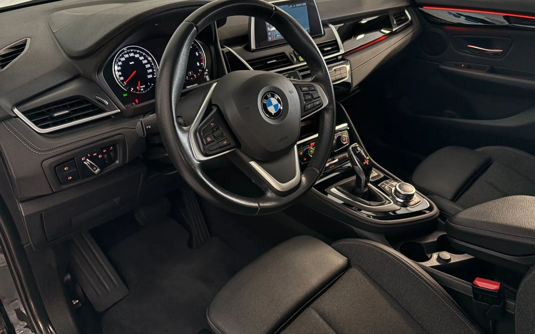 Notranja slika - BMW serija 2 Active Tourer: - 218d - Slovensko poreklo - Kamera - Tempomat - P.. - 8