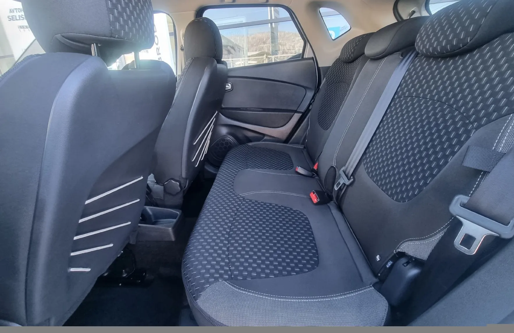 Zunanja slika - Renault Captur - Intens TCe 150 AVTOMATIK +VLEČNA KLJUKA+SERVISNA - 10
