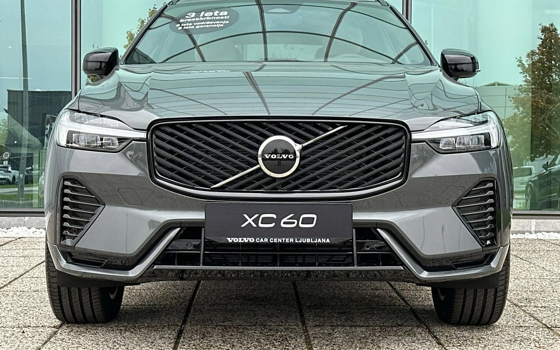 Zunanja slika - Volvo XC60 - B5  P  AWD Plus Dark 3 leta garancije + 3 servisi - 2