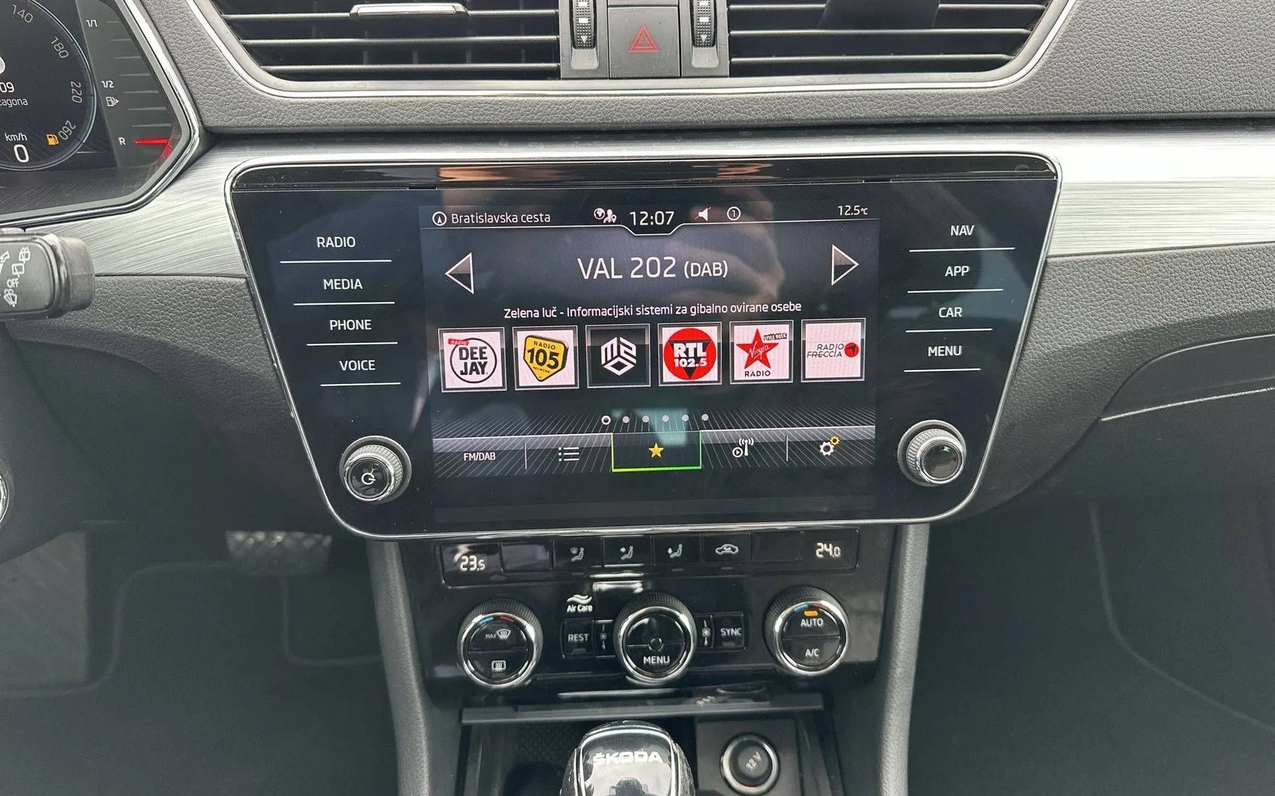 Notranja slika - Škoda Superb - 2.0 TDI EXECUTIVE DSG - 16