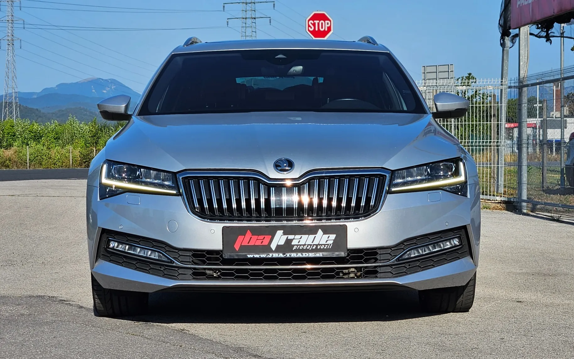 Zunanja slika - Škoda Superb - Combi 2,0 TDI L&K DSG - 2