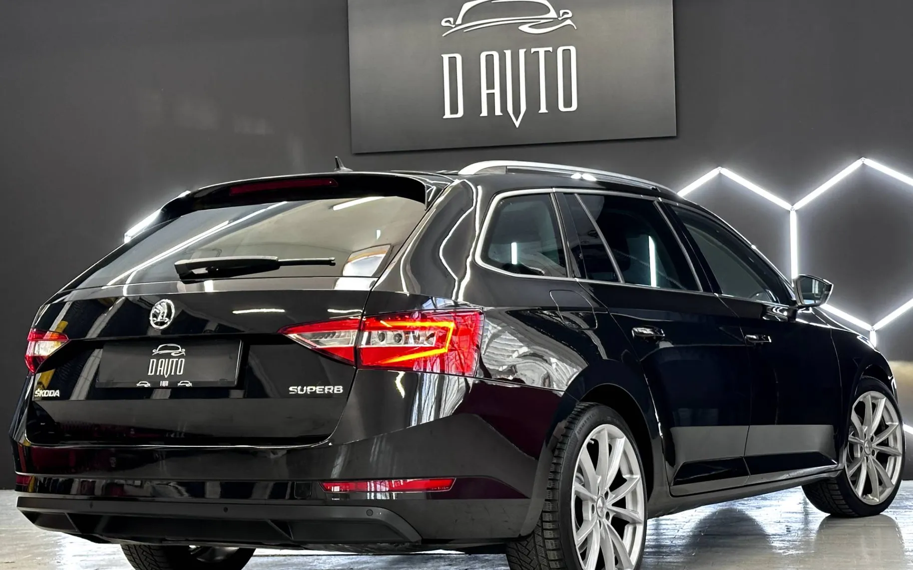 Notranja slika - Škoda Superb - 2.0 TDI 110 kW DSG-VIRTUAL-KLJUKA-MEMORY... - 8