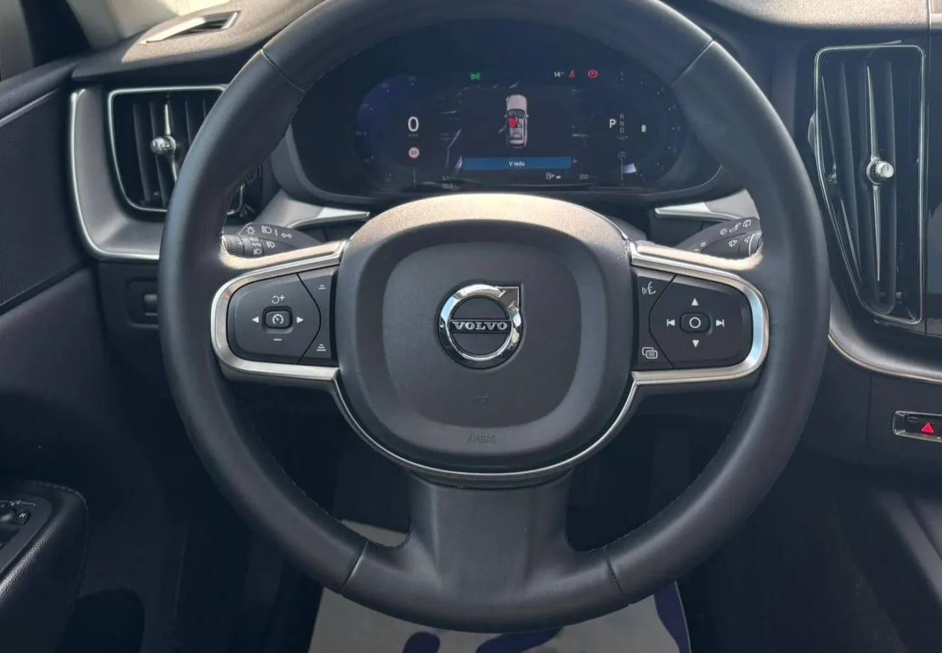 Zunanja slika - Volvo XC60 - B4P Momentum PRO AT FWD KAMERA-GRETJE.SED.-DAB+ - 8