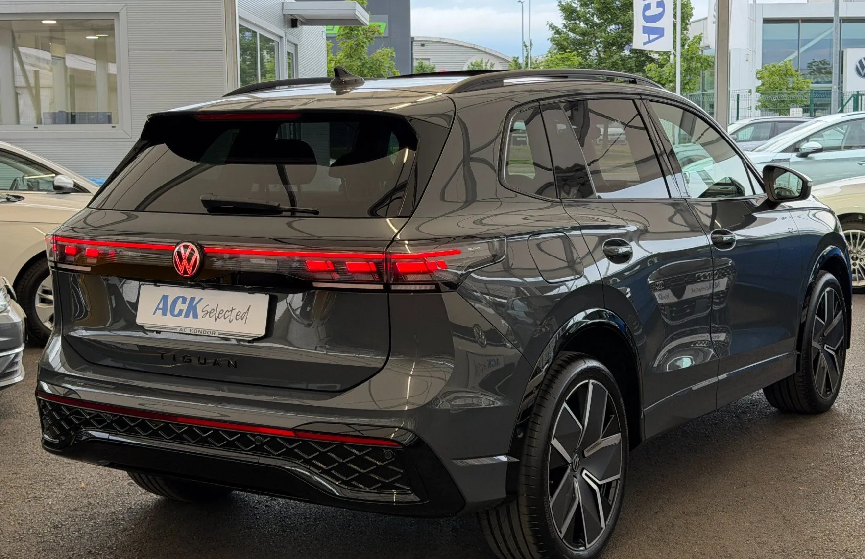 Zunanja slika - Volkswagen Tiguan - 4JOY 1.5 eTSI DSG SLO 1.Lastnik-PANORAMA-GARANCIJA - 6