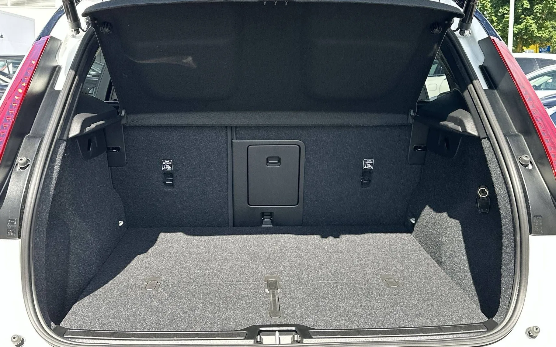 Notranja slika - Volvo XC40 - B4P Ultra Black Edition Avt. - 12