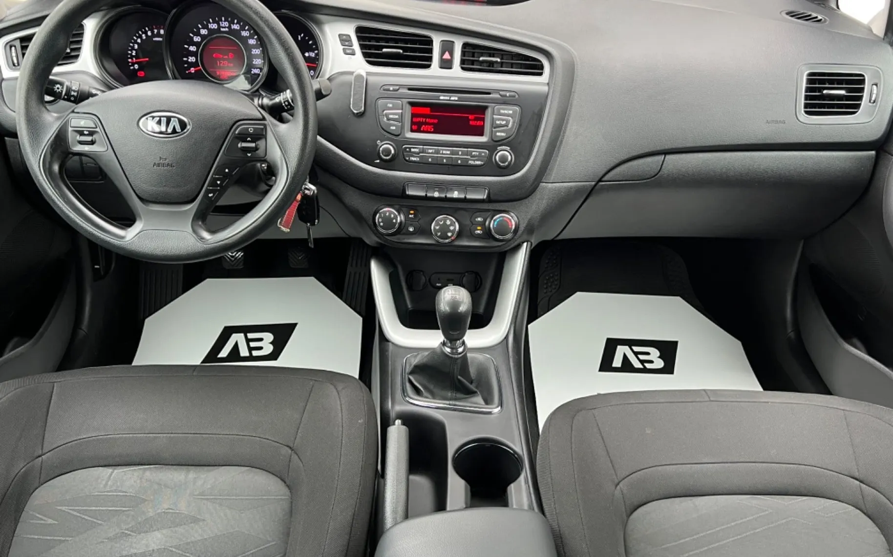 Notranja slika - KIA Pro_Ceed - 1.4 CVVT+SLO+SAMO 97.888km+USB... - 11