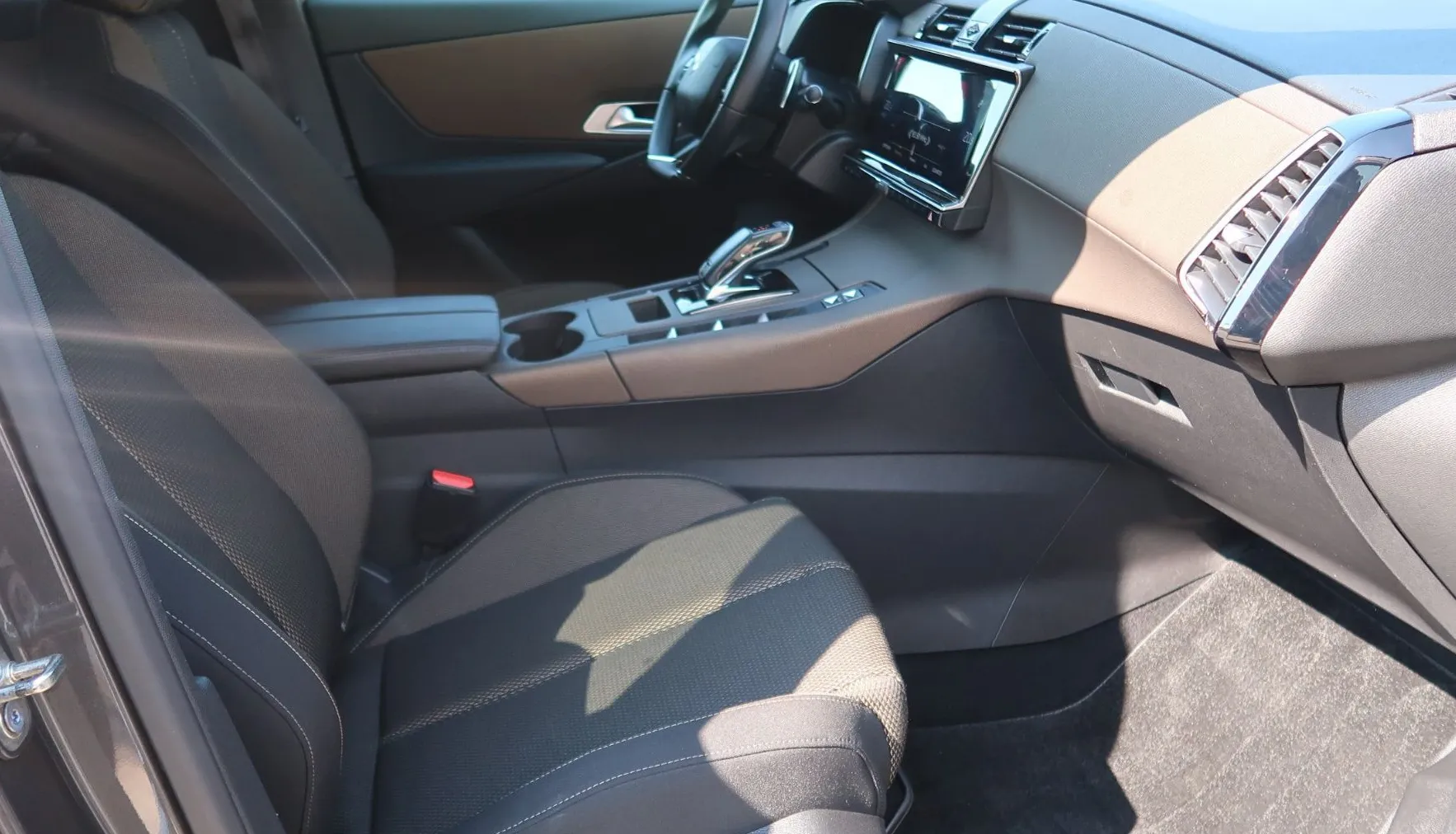 Zunanja slika - DS DS 7 Crossback - BUSINESS BlueHDi 130 S S EAT8 ALU NAVI PDC - 13
