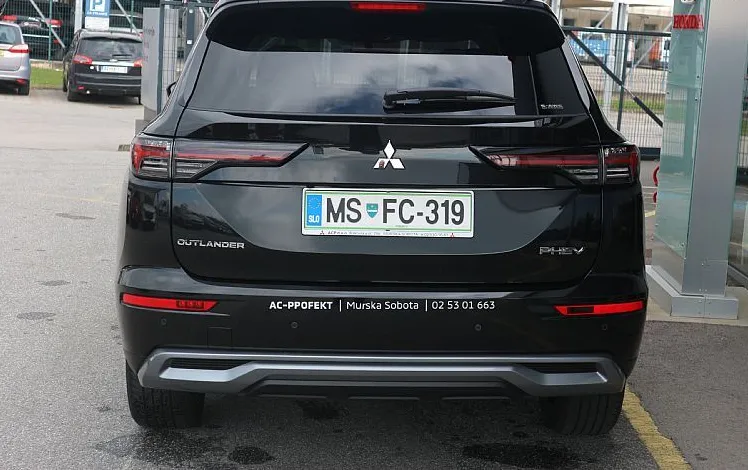 Zunanja slika - Mitsubishi Outlander - 2.4 PHEV Intense Auto 4WD - 6
