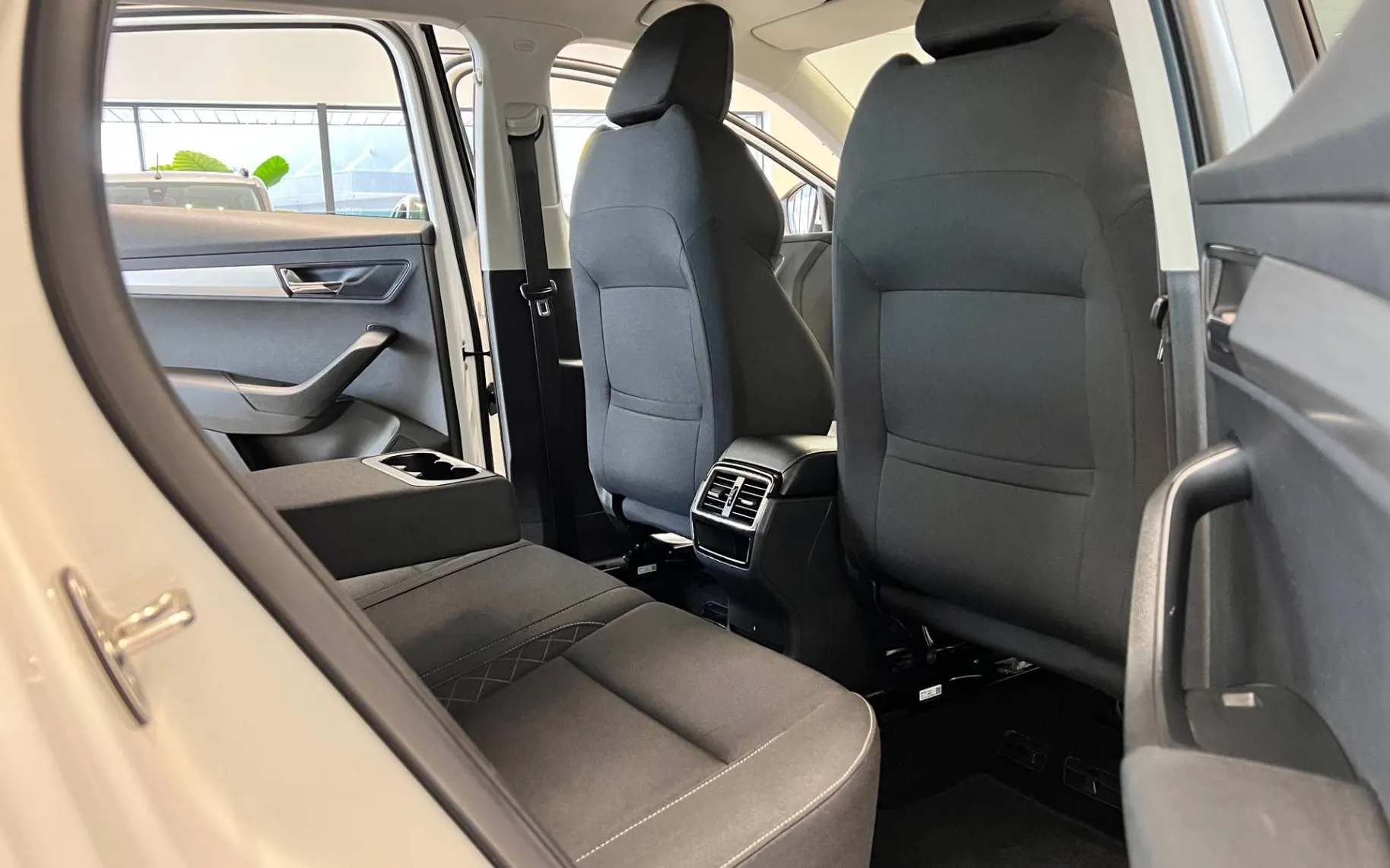 Zunanja slika - Škoda Karoq - 2.0 TDI-DSG-FRONT-ASSIST-ACC-KAM-KEYLESS-NAVI-PDC. - 12