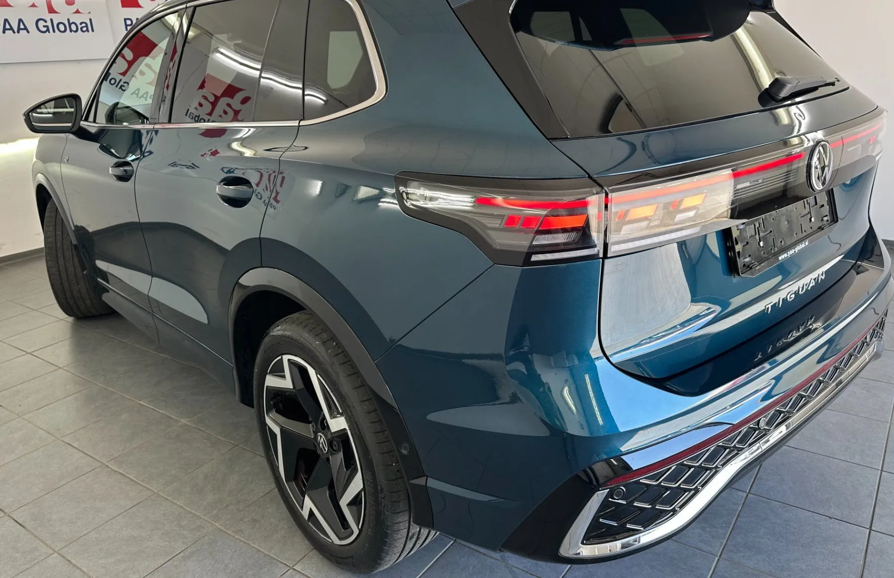 Zunanja slika - Volkswagen Tiguan - 2.0 TDI DSG R-Line 110kW.KAMERA.ACC.USNJE.LED - 5