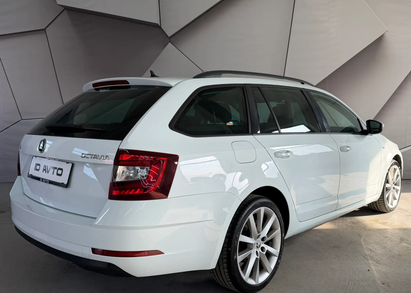 Zunanja slika - Škoda Octavia - Combi 2,0 TDI L&K - 2