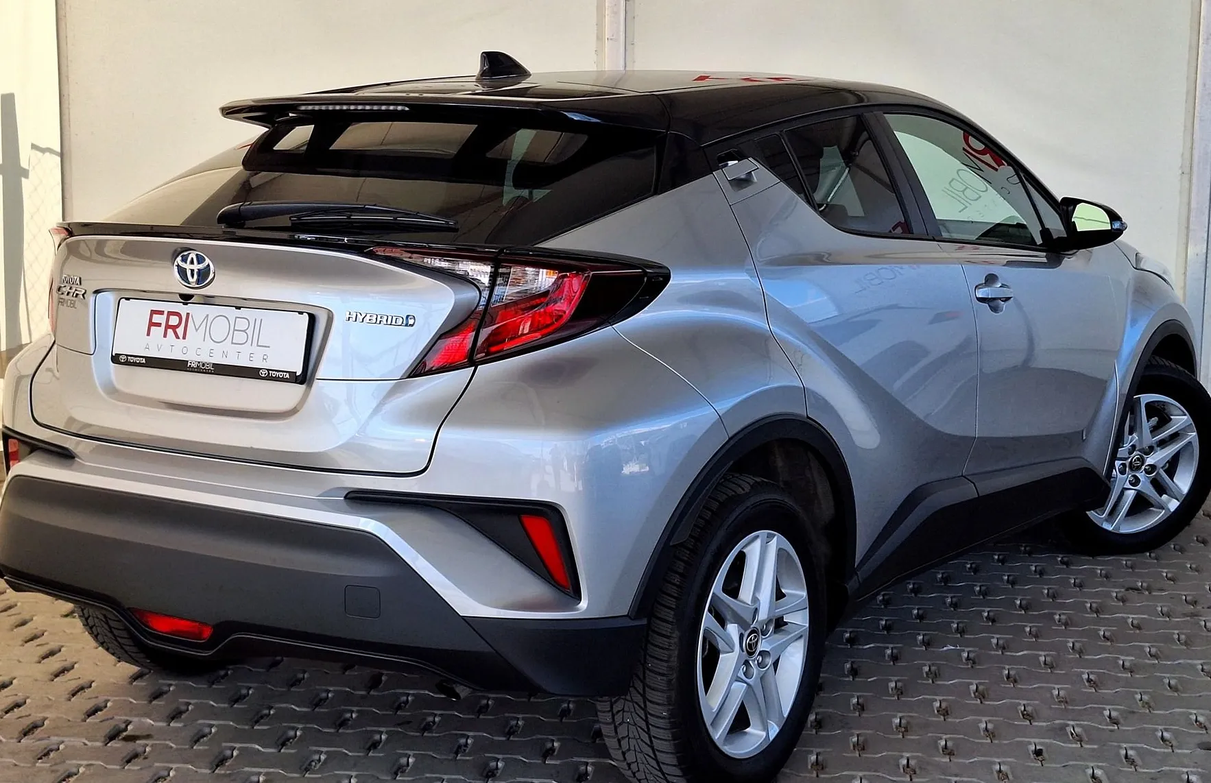 Zunanja slika - Toyota C-HR - 1.8 Hybrid C-ENTER Smart Bi-Tone - 3