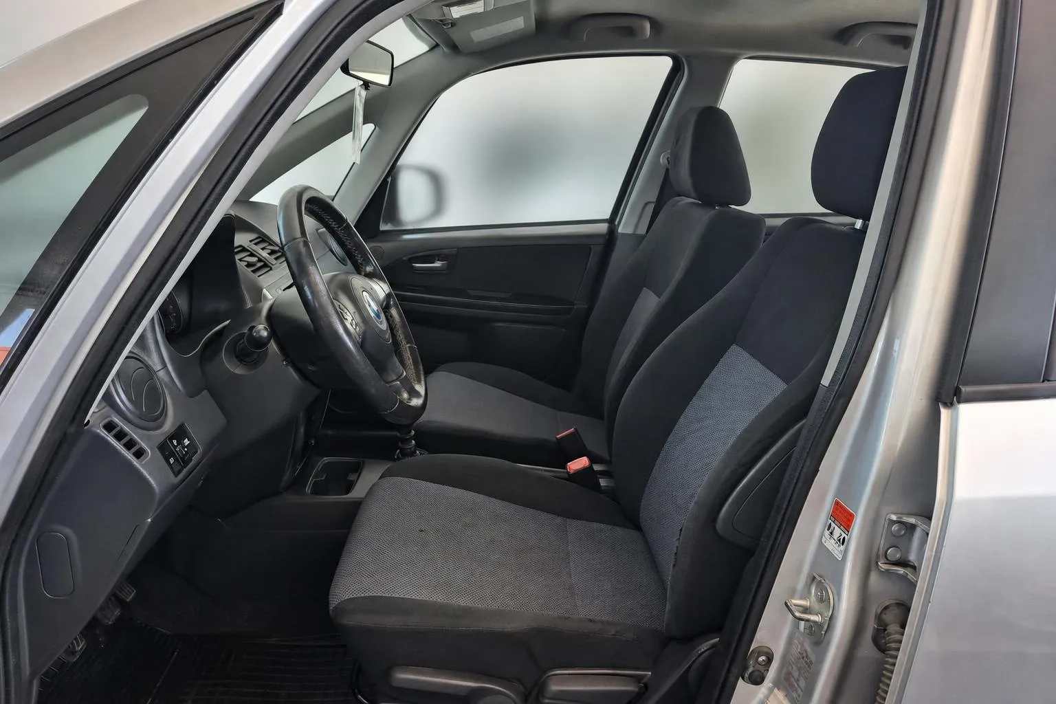 Notranja slika - Fiat Sedici - 1.9 JTD- 4 X 4 POGON-MODEL 2008-ODLIČEN-GARANCIJA. - 9