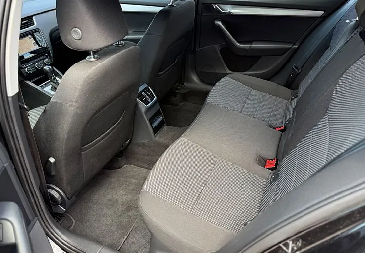 Zunanja slika - Škoda Octavia - Combi 1.6 TDI Ambition DSG - XENON - NAVI - PDC - - 8