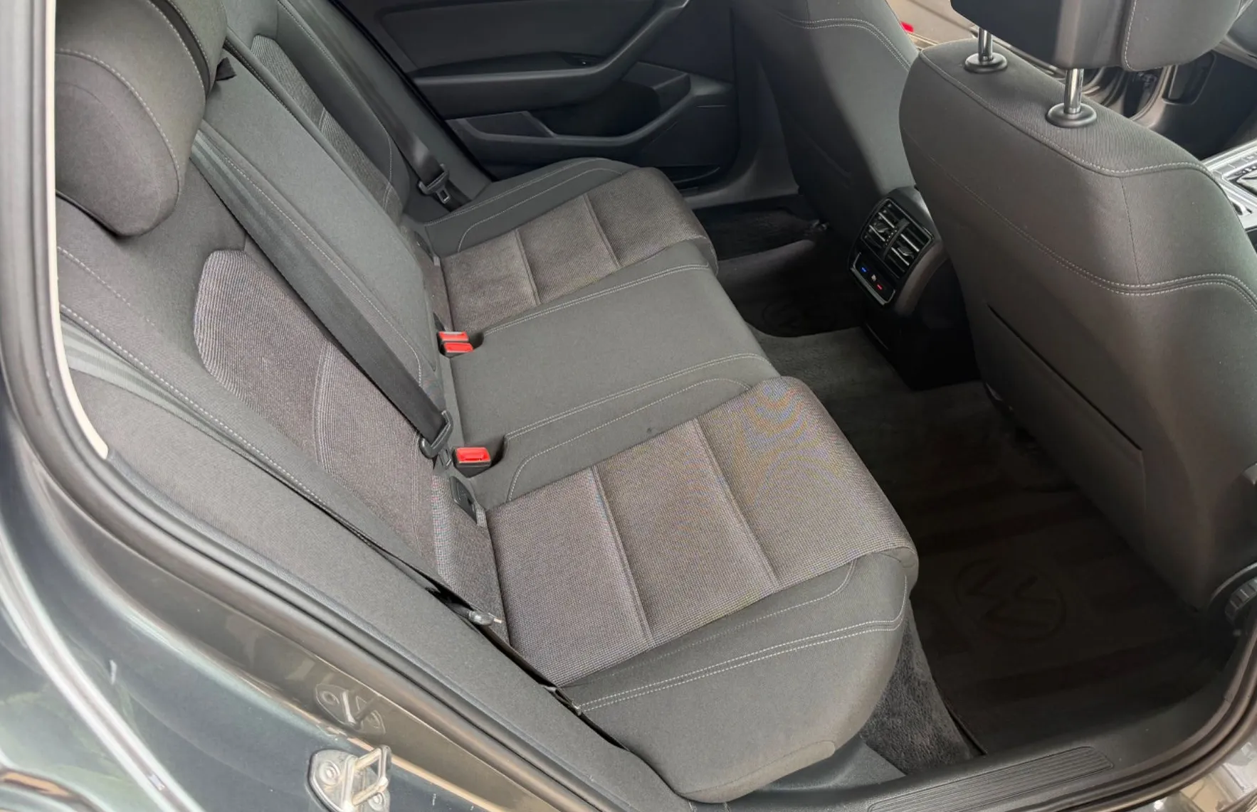 Zunanja slika - Volkswagen Passat - Variant 2.0 TDI DSG FULL LED ACC NAVI PANO PRIKLOP ALU18 - 15