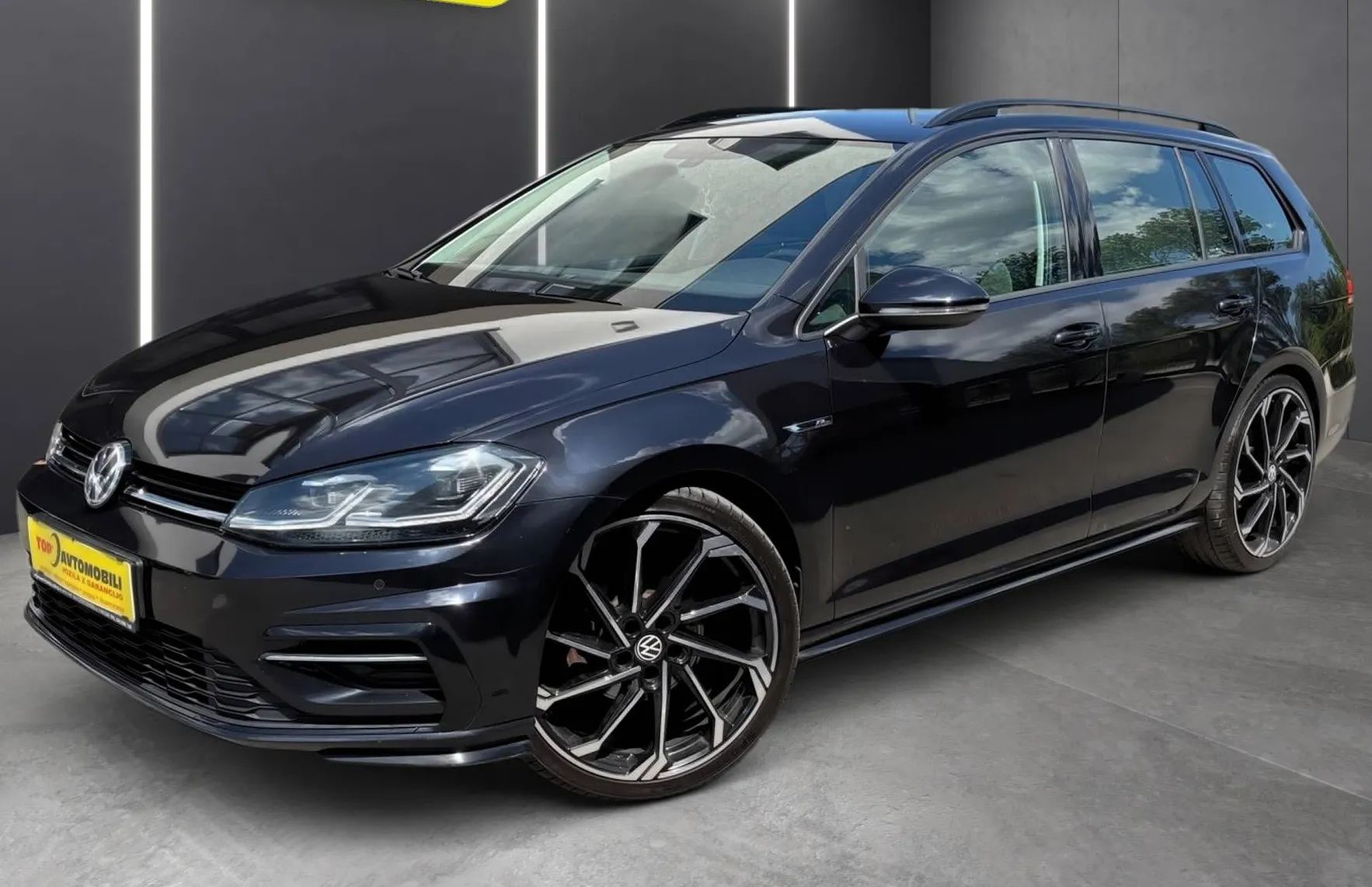 Zunanja slika - VW Golf - Variant 2.0 TDI R-LINE FULL LED ACC SLOVENSKO POREKLO PD.. - 2