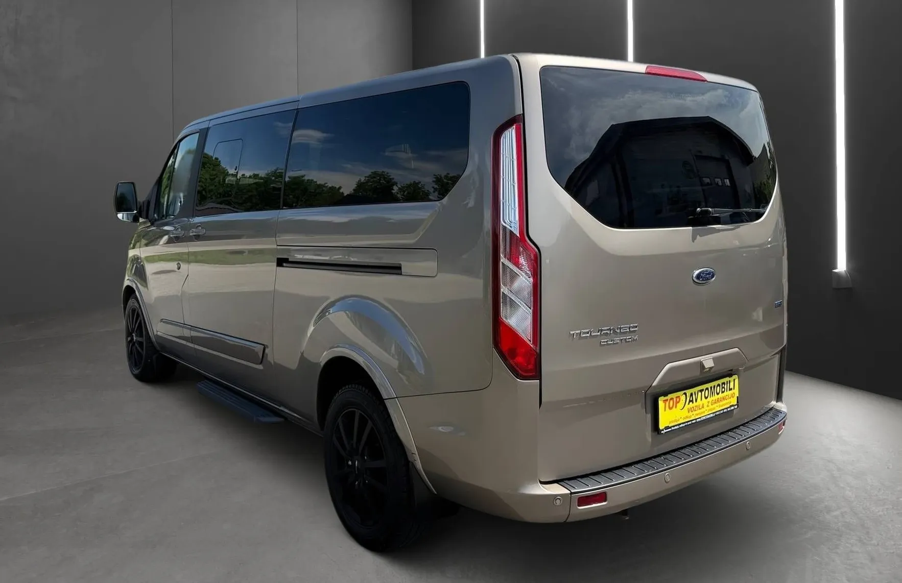 Zunanja slika - Ford Tourneo - Custom 2.0 TDCI L2 H1 FUL LED NAVI TEMP PDC GR.SEDEŽEV - 4