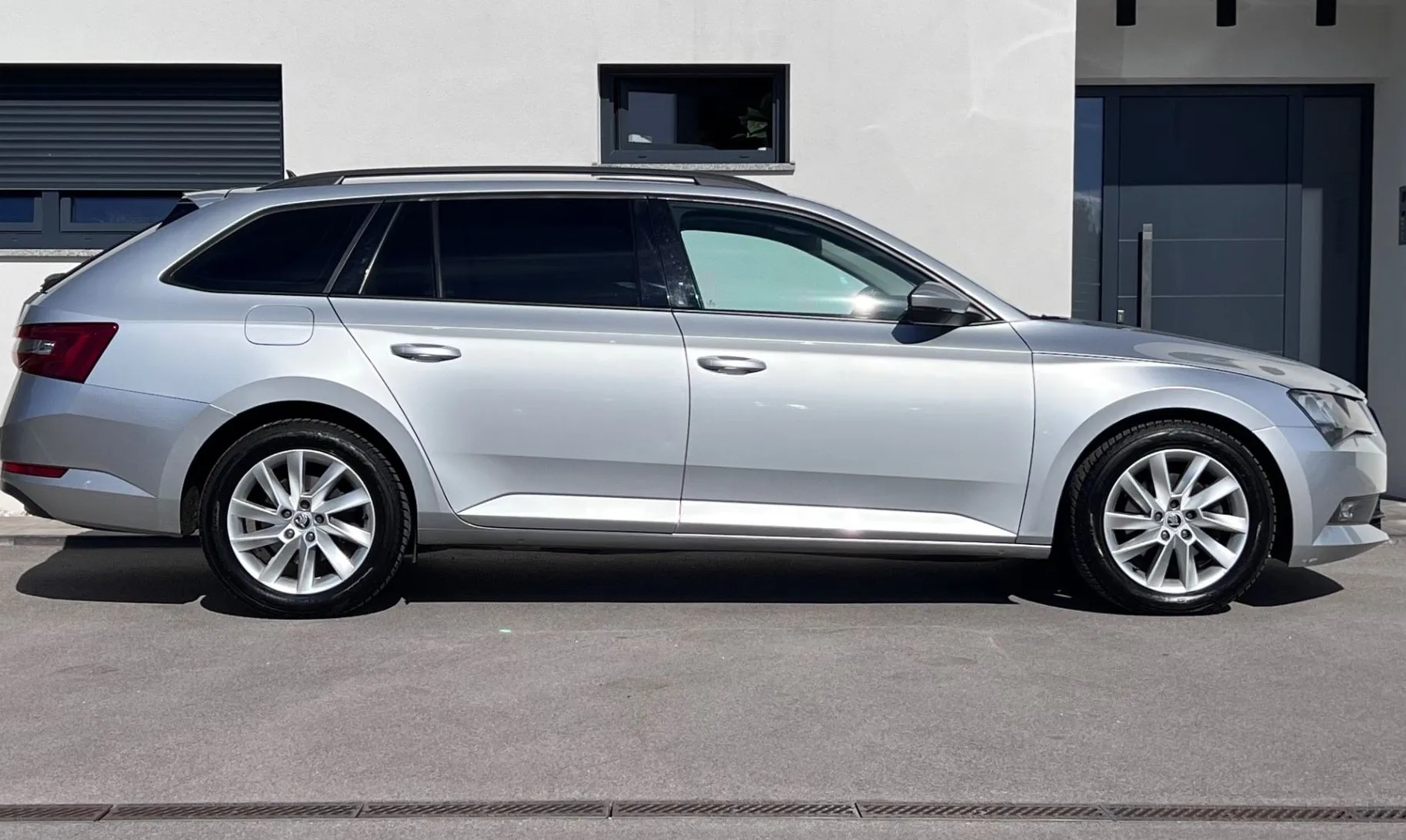 Zunanja slika - Škoda Superb - 2.0 TDI+ALU+TEMP+USB... - 5