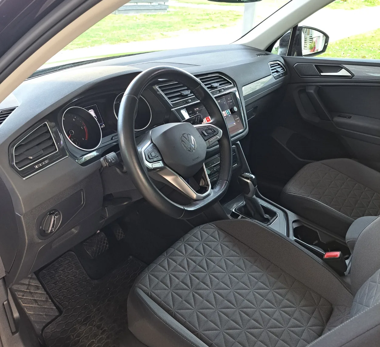 Notranja slika - Volkswagen Tiguan - 2,0 TDI BMT Life DSG - 5
