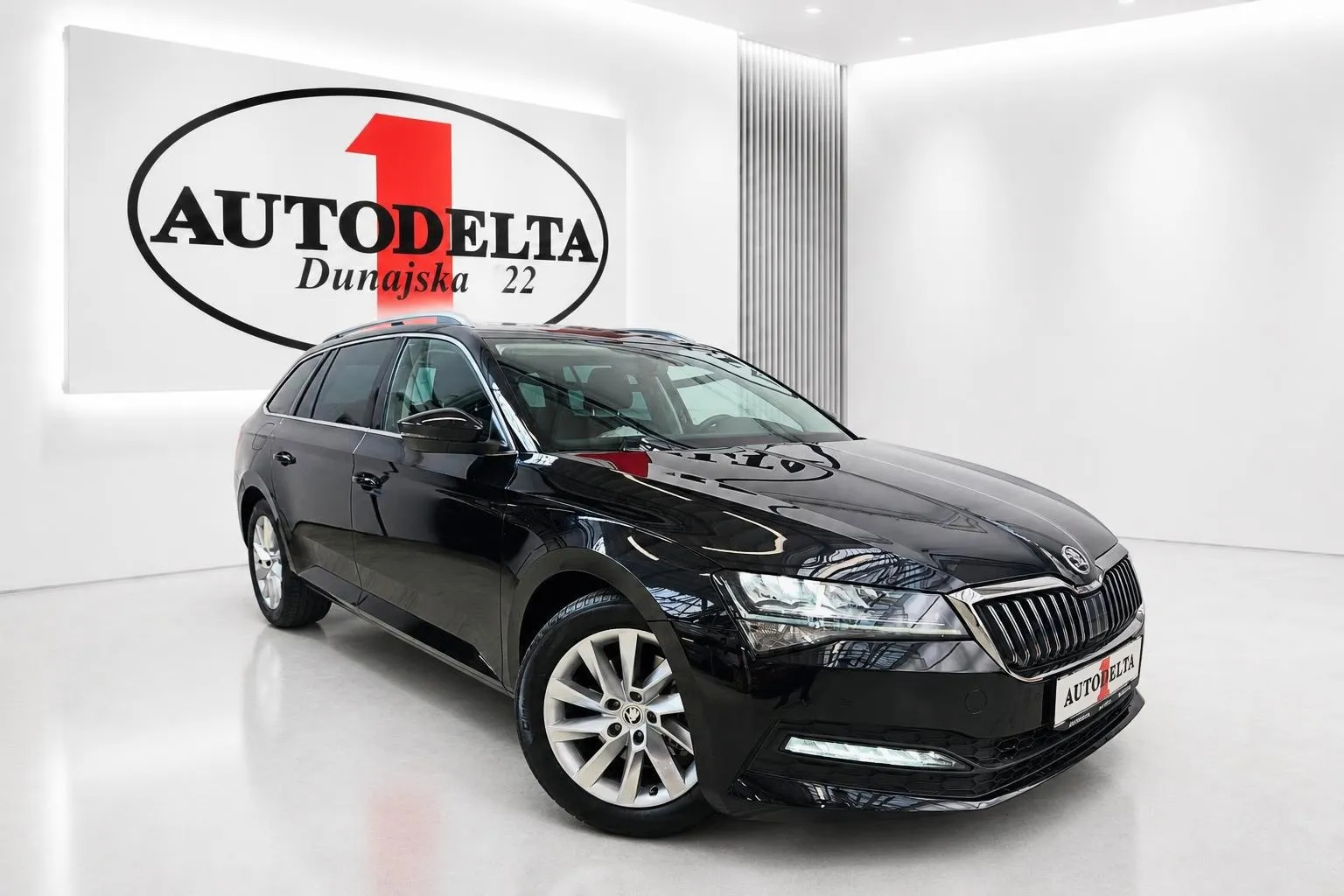 Zunanja slika - Škoda Superb - 2.0 TDI Ambition Combi DSG 110 kW - 2