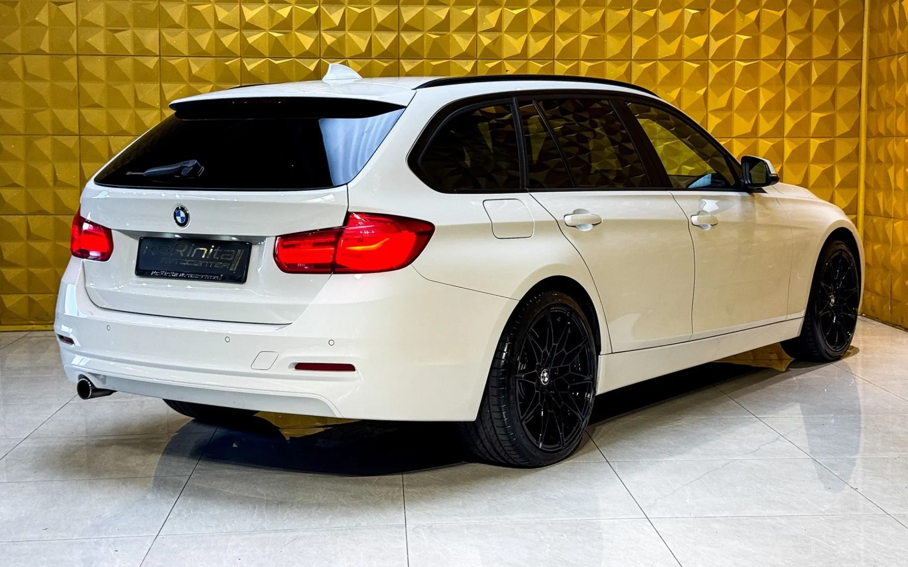 Notranja slika - BMW serija 3 Touring: - 318d AUT. FUL LED-GRETJE-PDC-TEMP... - 11