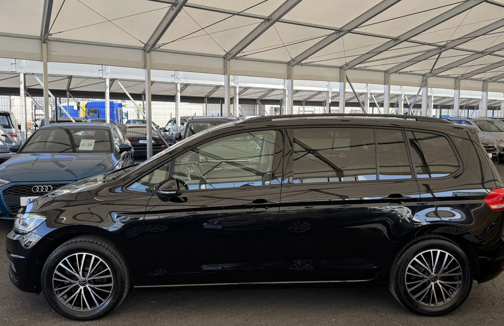 Zunanja slika - Volkswagen Touran - 1.5 TSI DSG Family -vl.kljuka - 7sedežev - webasto - 4