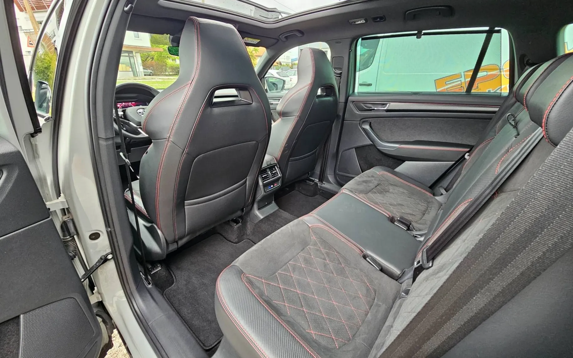 Notranja slika - Škoda Kodiaq - 4x4 2.0 TSI RS DSG |PANORAMA|KLJUKA|KAMERA|NARDO| - 10