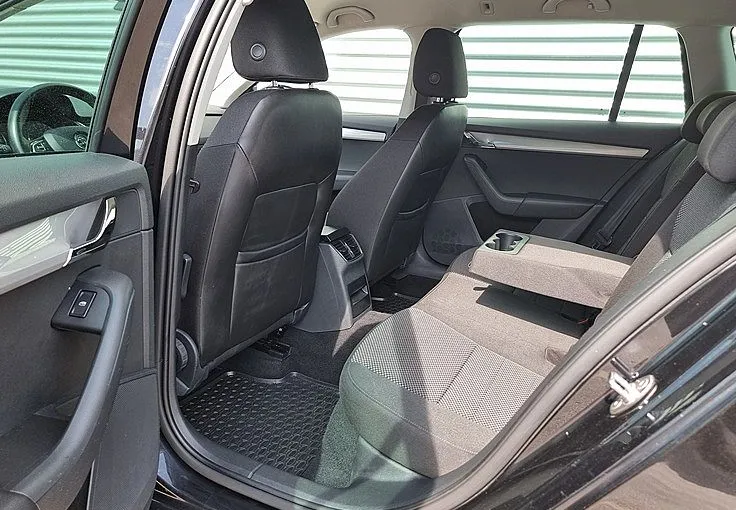 Zunanja slika - Škoda Octavia - 2.0 TDI-110KW-VELIKI SERVIS-VELIKA NAVI-GR.S - 8
