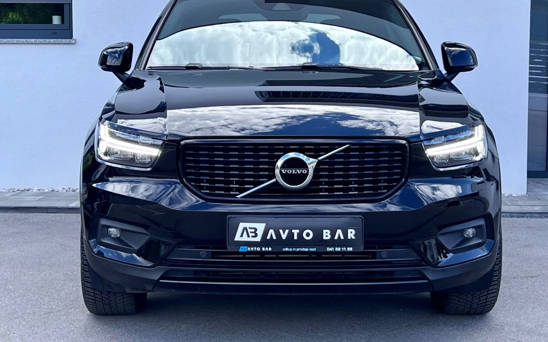 Zunanja slika - Volvo XC40 - T3 R-design+ALU+LED+HI-FI+KLJUKA... - 2