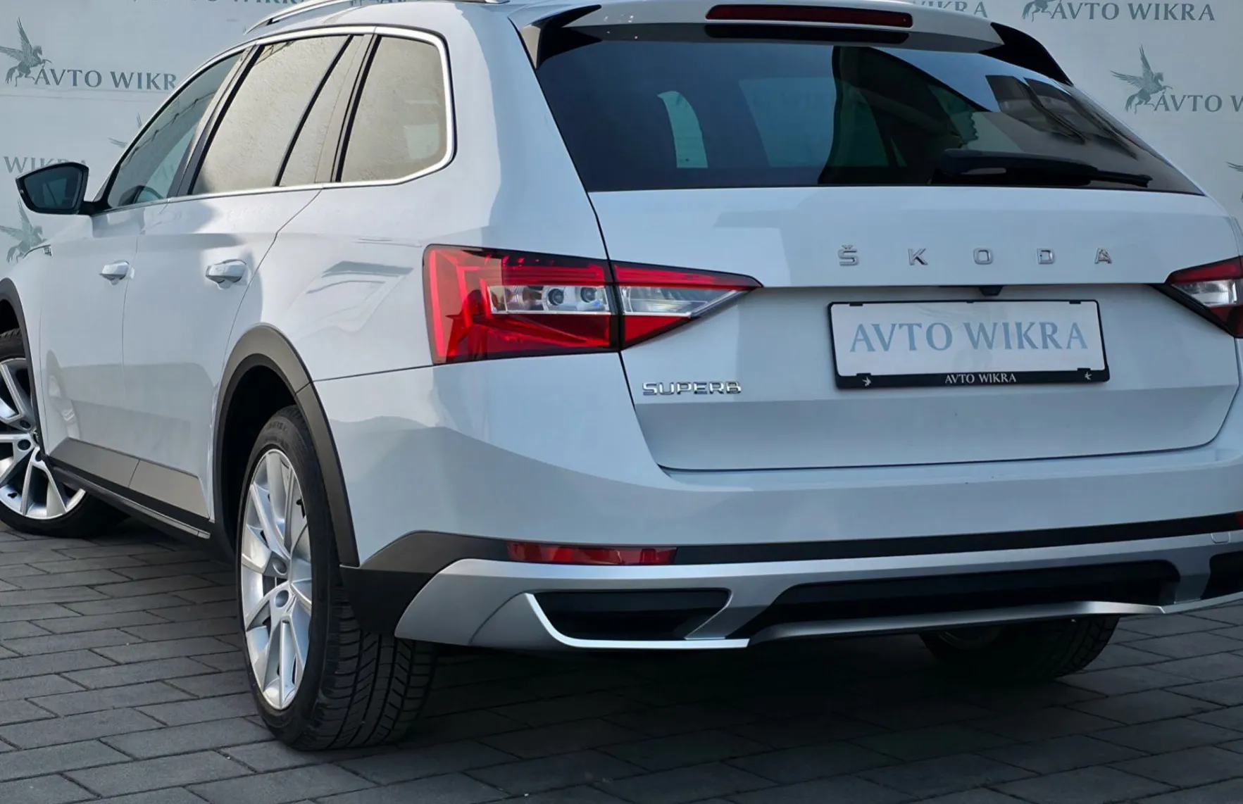 Zunanja slika - Škoda Superb - Combi 2.0TDI DSG Scout LED•ACC•VIRTUAL•GRETJE•KAM• - 3