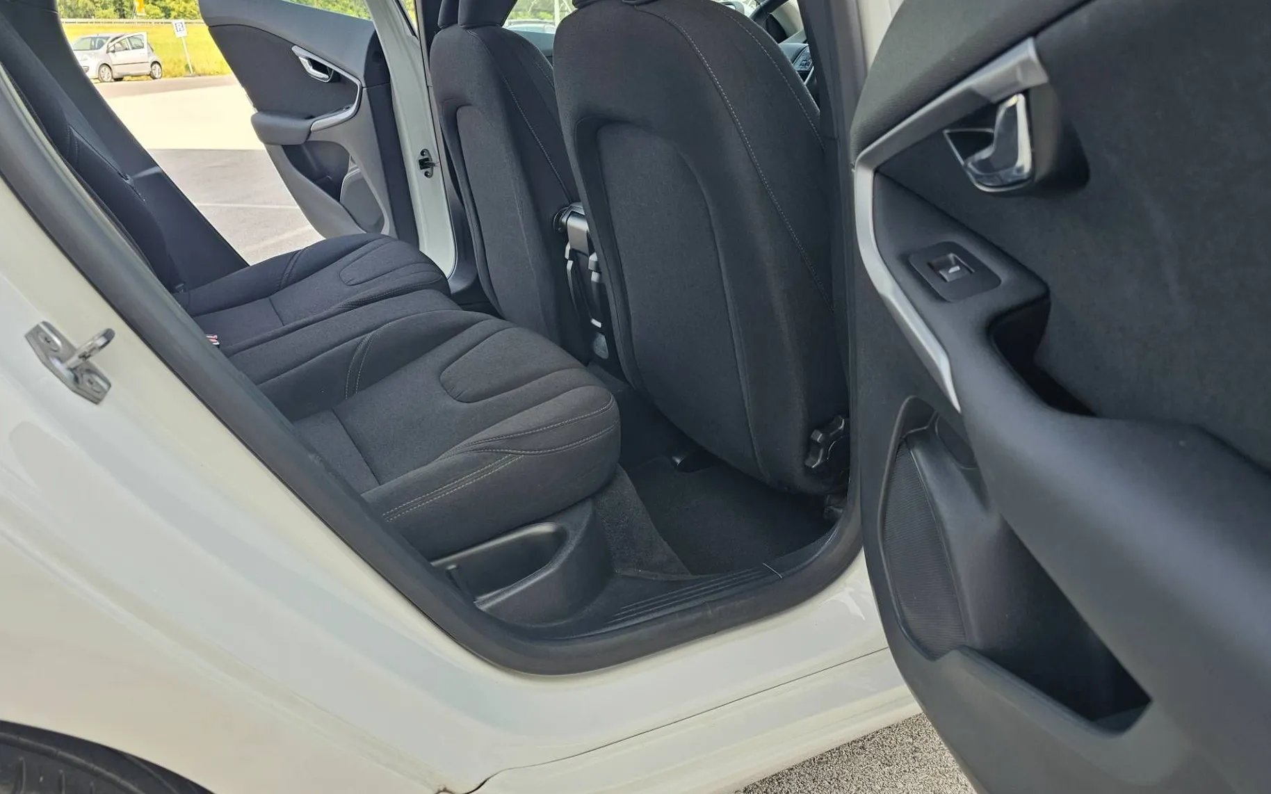 Zunanja slika - Volvo V40 - D2 Kinetic - 12
