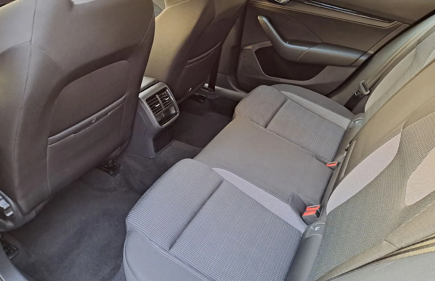 Zunanja slika - Škoda Octavia - 2.0 TDI Ambition DSG 110 kW - 8