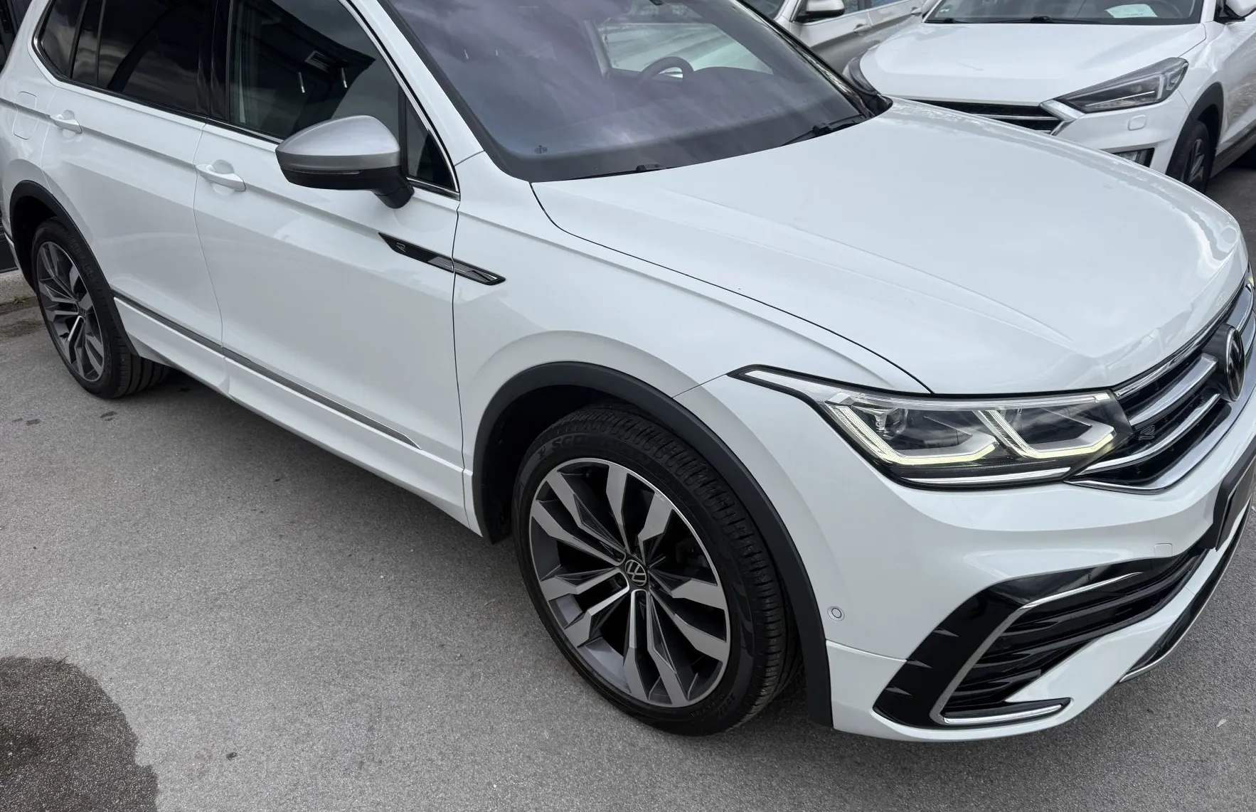 Zunanja slika - Volkswagen Tiguan Allspace - 2.0TSI 4M R-Line PANO-LED-20COL-AMBI-ACC-VIRTUAL - 2