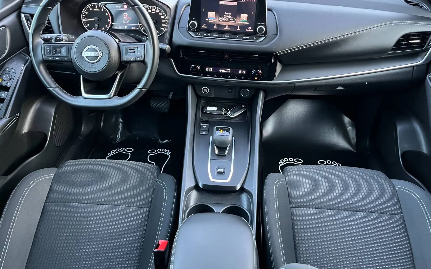 Notranja slika - Nissan Qashqai - 1.3 DIG-T MHEV N-Connecta-1 LASTNIK-LED-ODLIČEN... - 8