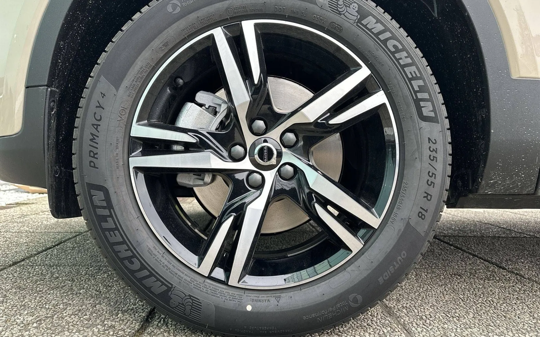 Notranja slika - Volvo XC40 - B3 P Plus Dark AT DCT ... - 15