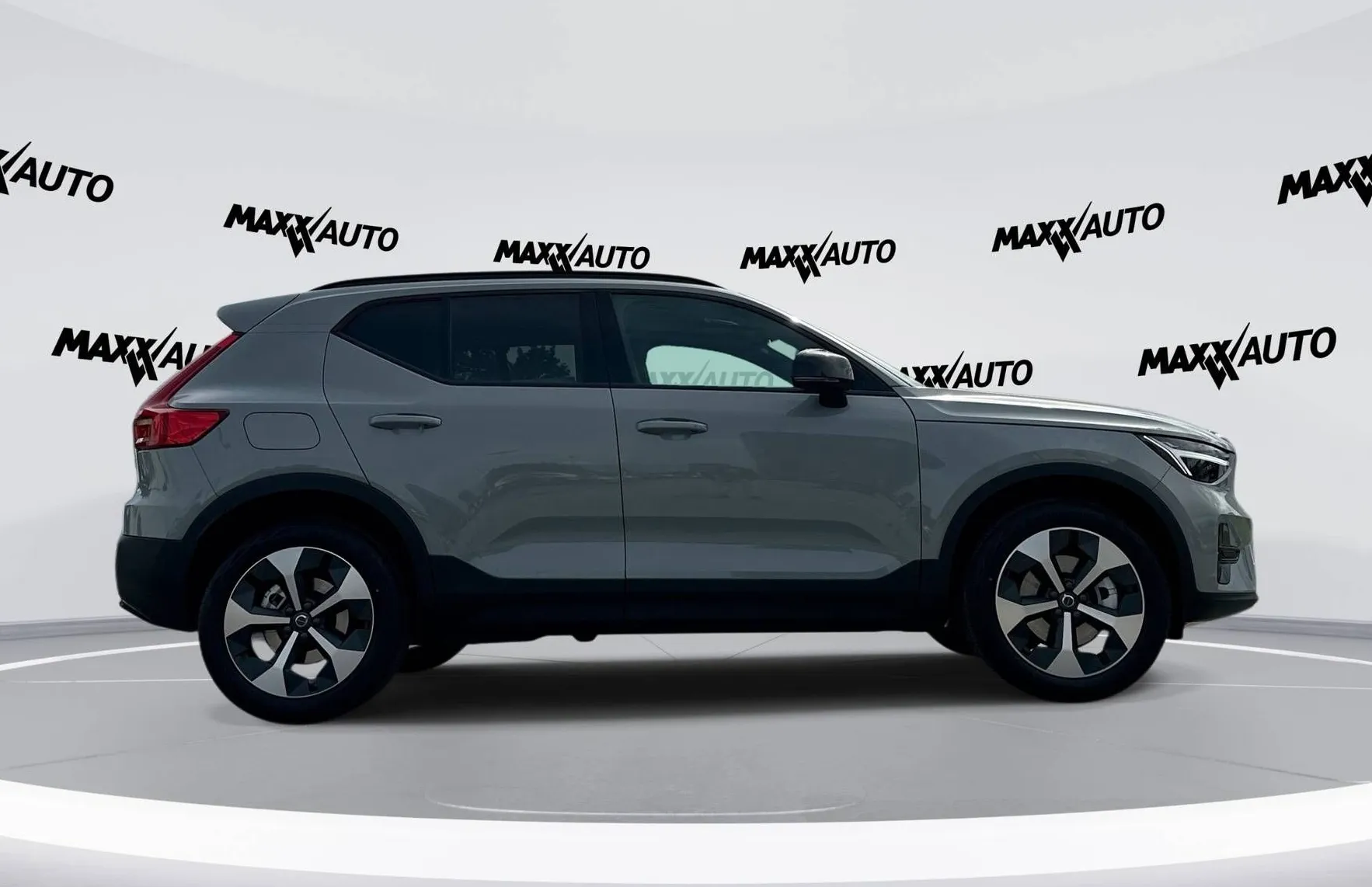 Zunanja slika - Volvo XC40 - B3P Plus Dark Avt - 3