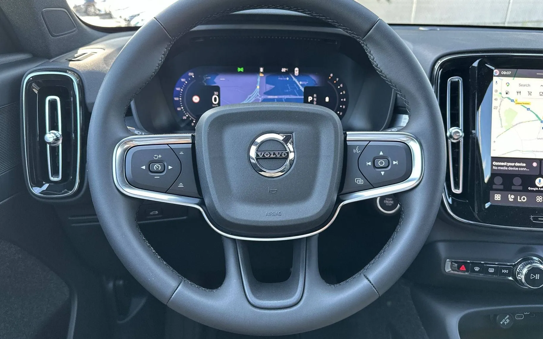Notranja slika - Volvo XC40 - B3P Core Avt. - 12