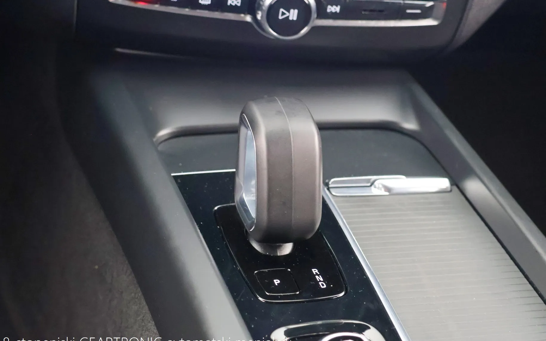 Zunanja slika - Volvo XC60 - B4D 2.0d AWD Geartronic Core 197KM - 16