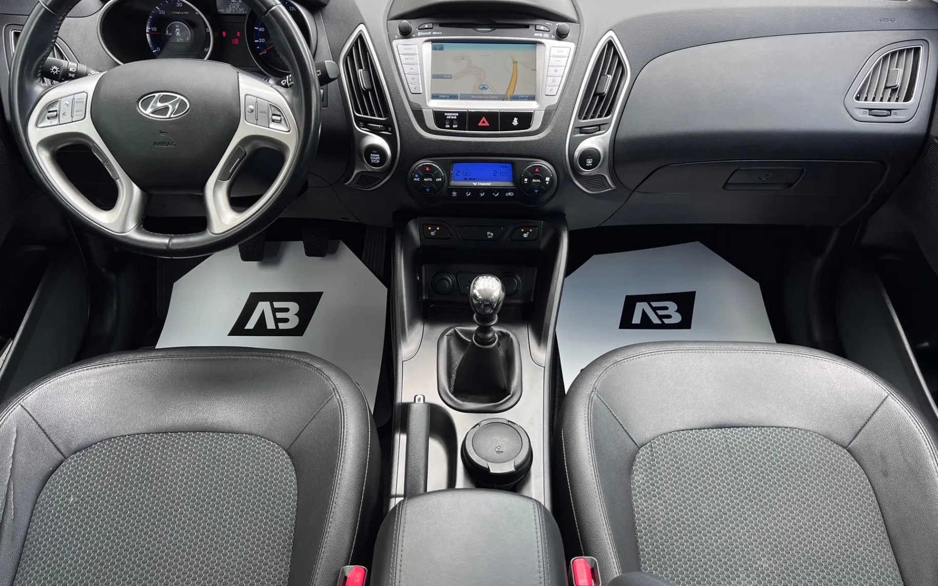 Notranja slika - Hyundai ix35 - 4WD 2.0 CRDi+1.LAST+SLO+NAVI+R.KAMERA - 12
