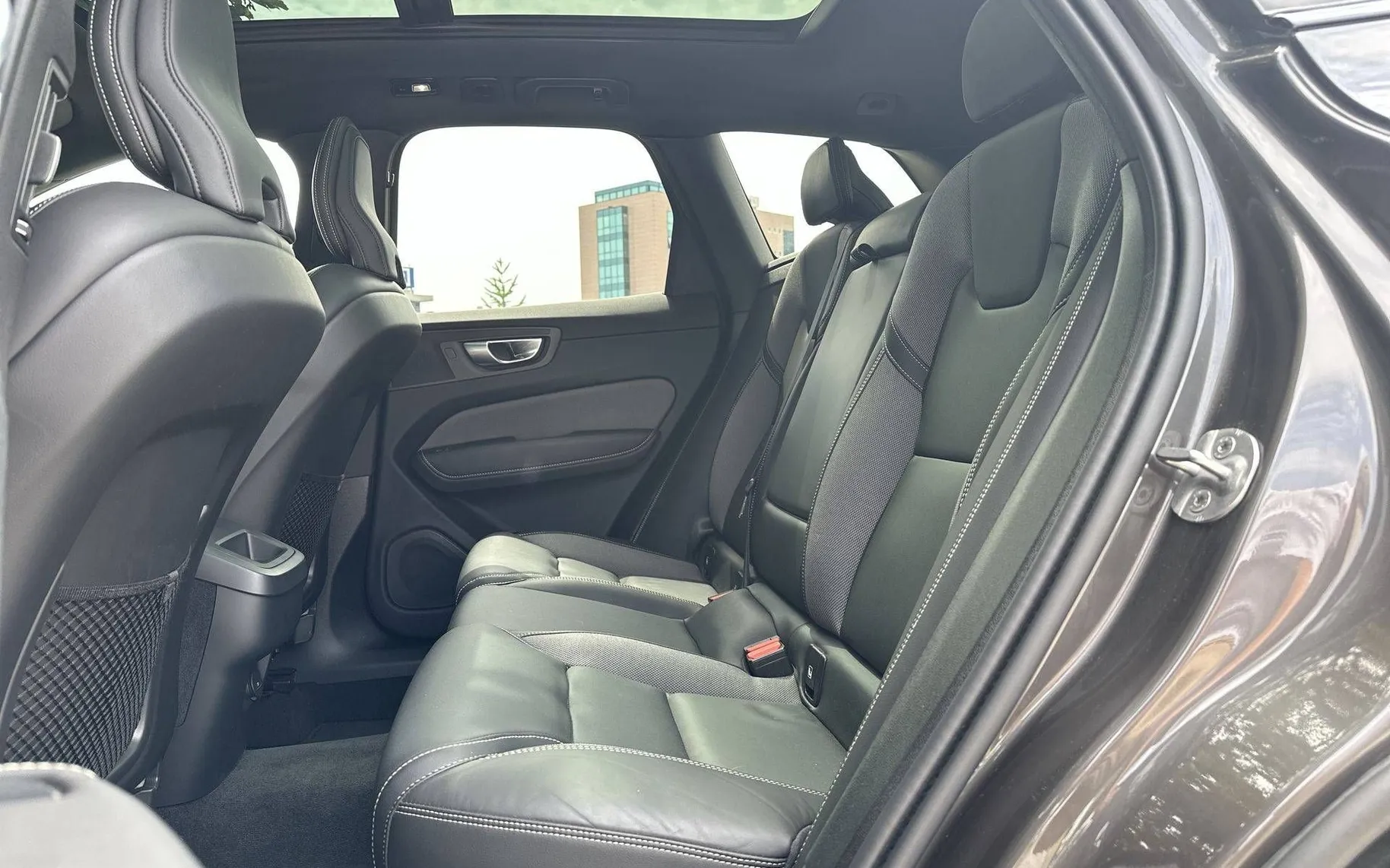 Notranja slika - Volvo XC60 - B4D AWD Plus Dark Avt. - 11