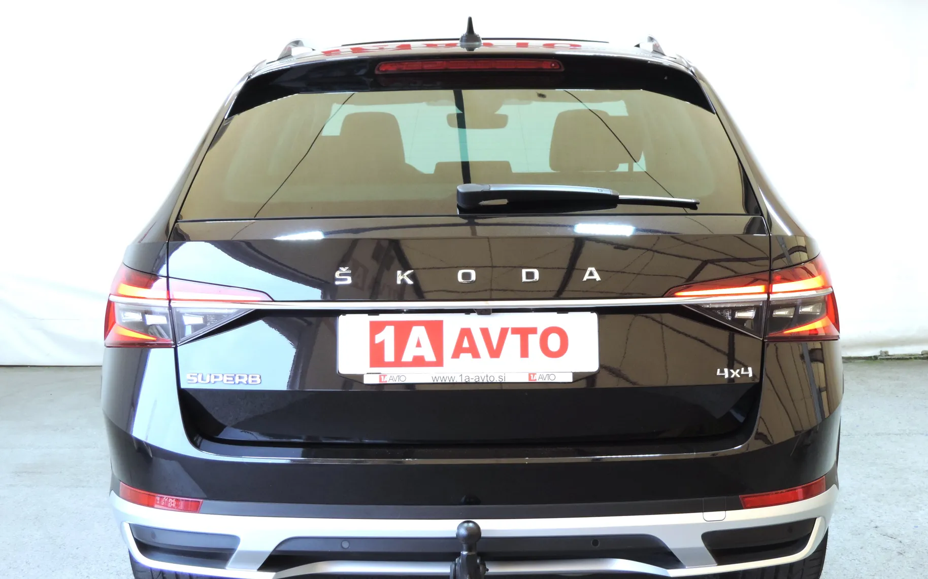 Zunanja slika - Škoda Superb - Combi Scout 4x4 2.0 TDI DSG WEBASTO-KLJUKA-KAMERA - 45