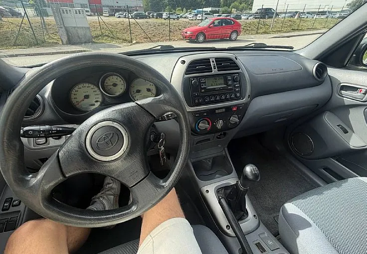 Zunanja slika - Toyota RAV4 - 4x2 1.8 VVT-i - 10