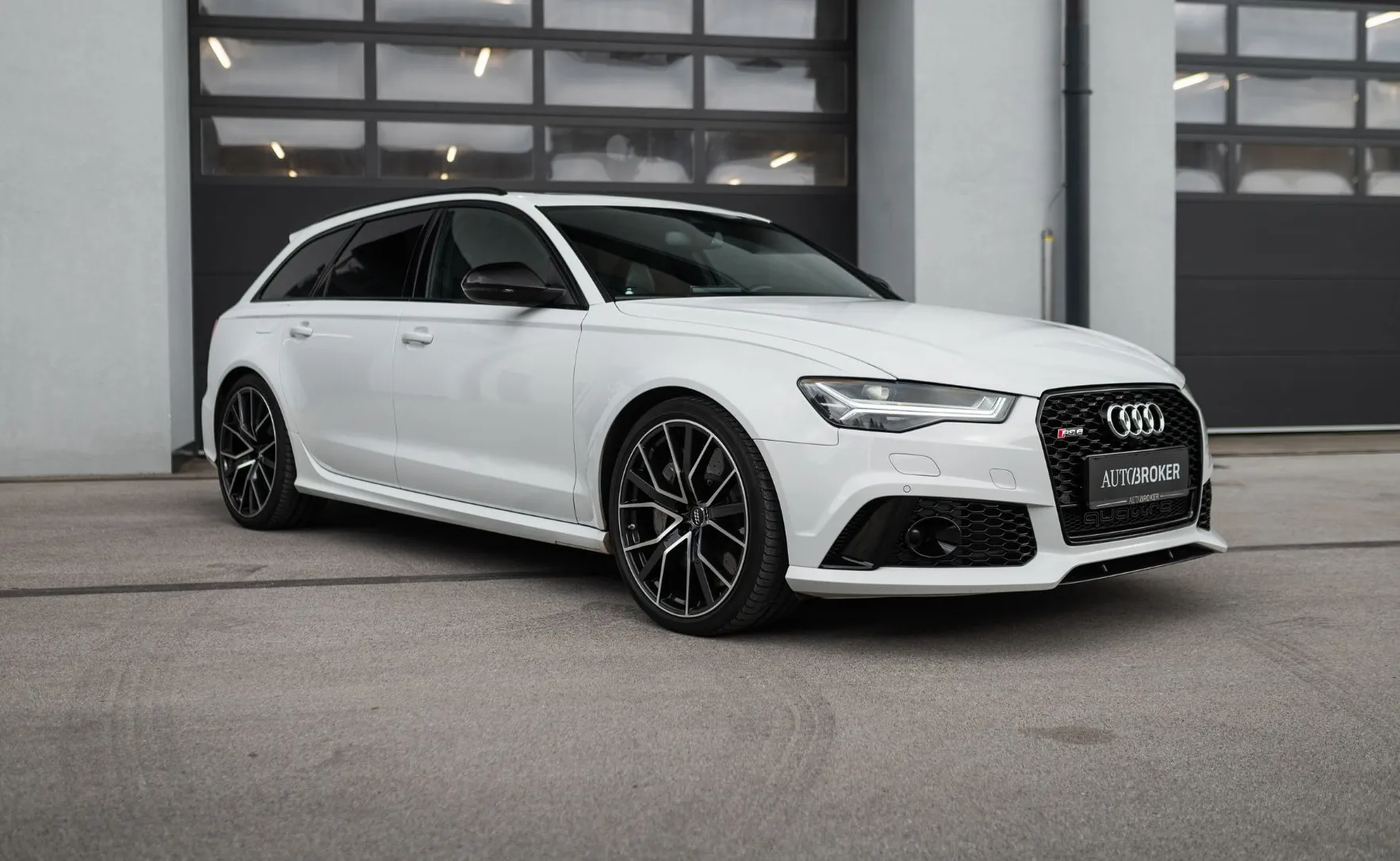 Zunanja slika - Audi RS6  - Avant PERFORMANCE KERAMIČNE ZAVORE DRC MATRIX ACC 360 BO - 3