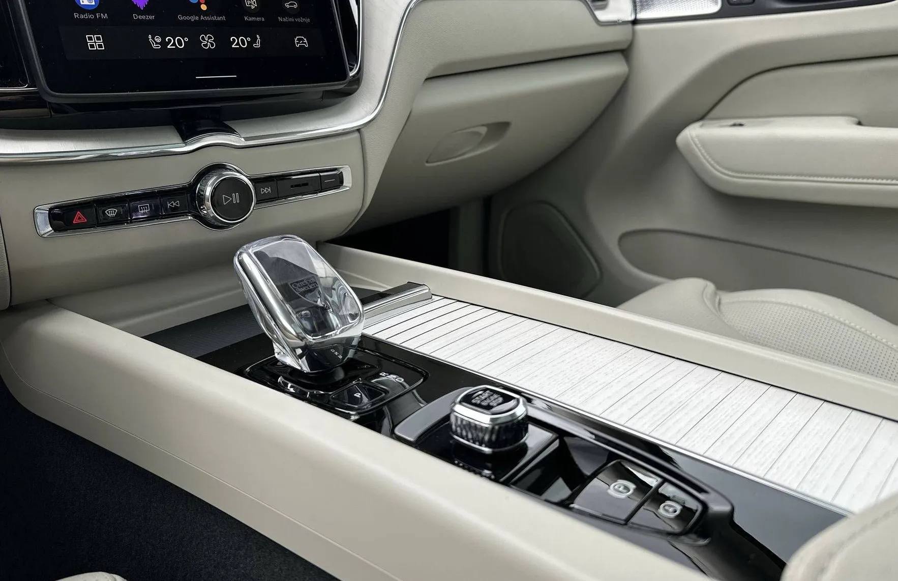 Zunanja slika - Volvo XC60 - T8 AWD Recharge Twin Engine Ultra Dark Avt - 19