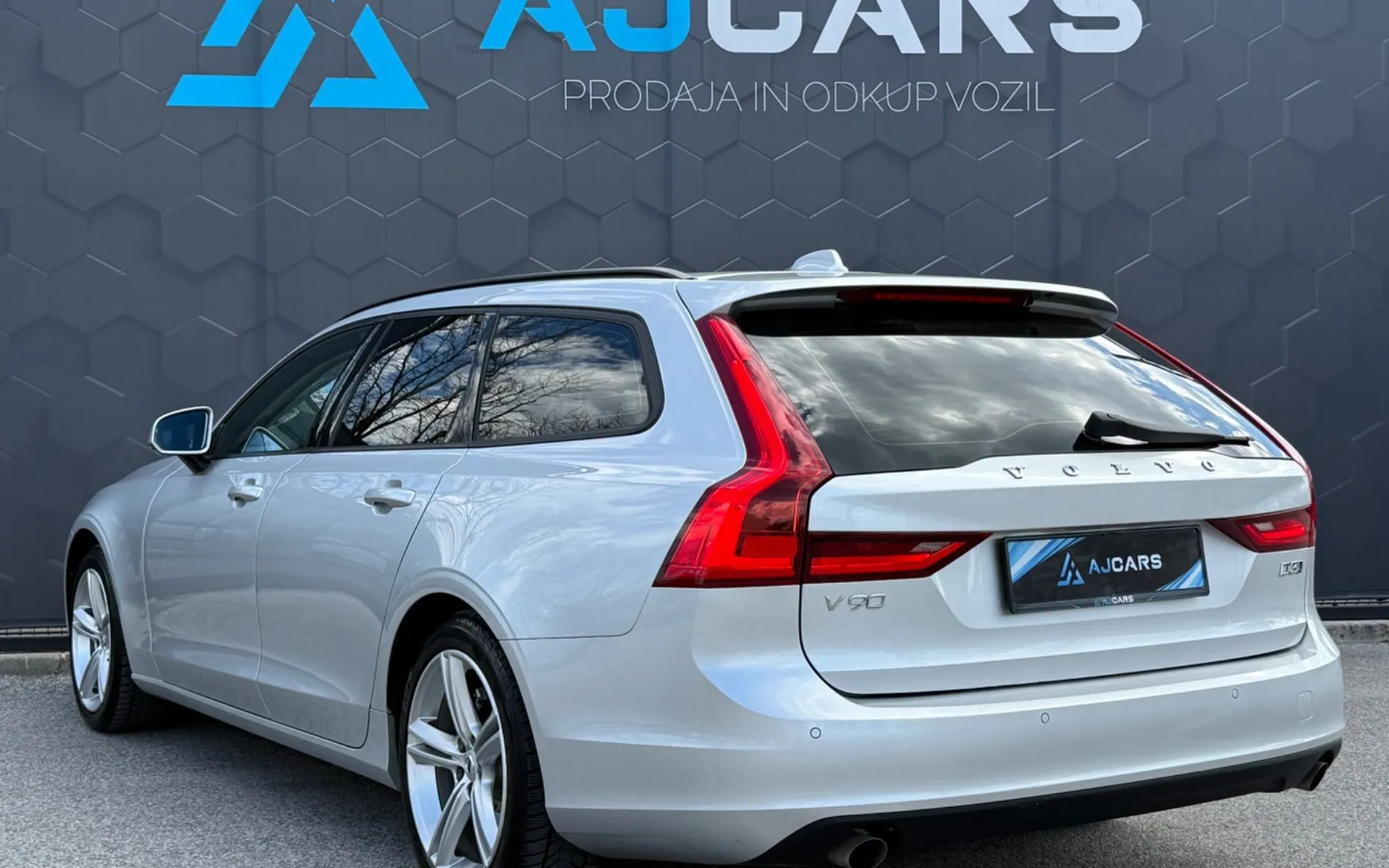 Zunanja slika - Volvo V90 - D3 A AWD Kinetic-Virtual-Full led-Velik servis... - 5
