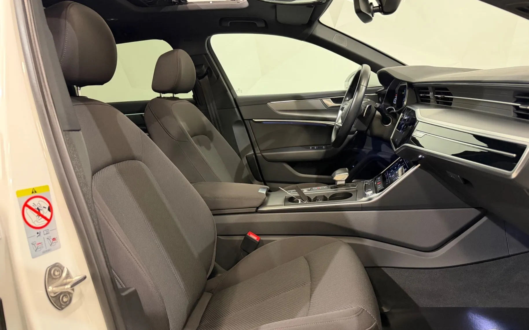 Notranja slika - Audi A6 Avant - 2.0 TDI-S-LINE-VIRTUAL-ACC-MATRIX-PANORAMA-NAVI-.. - 12
