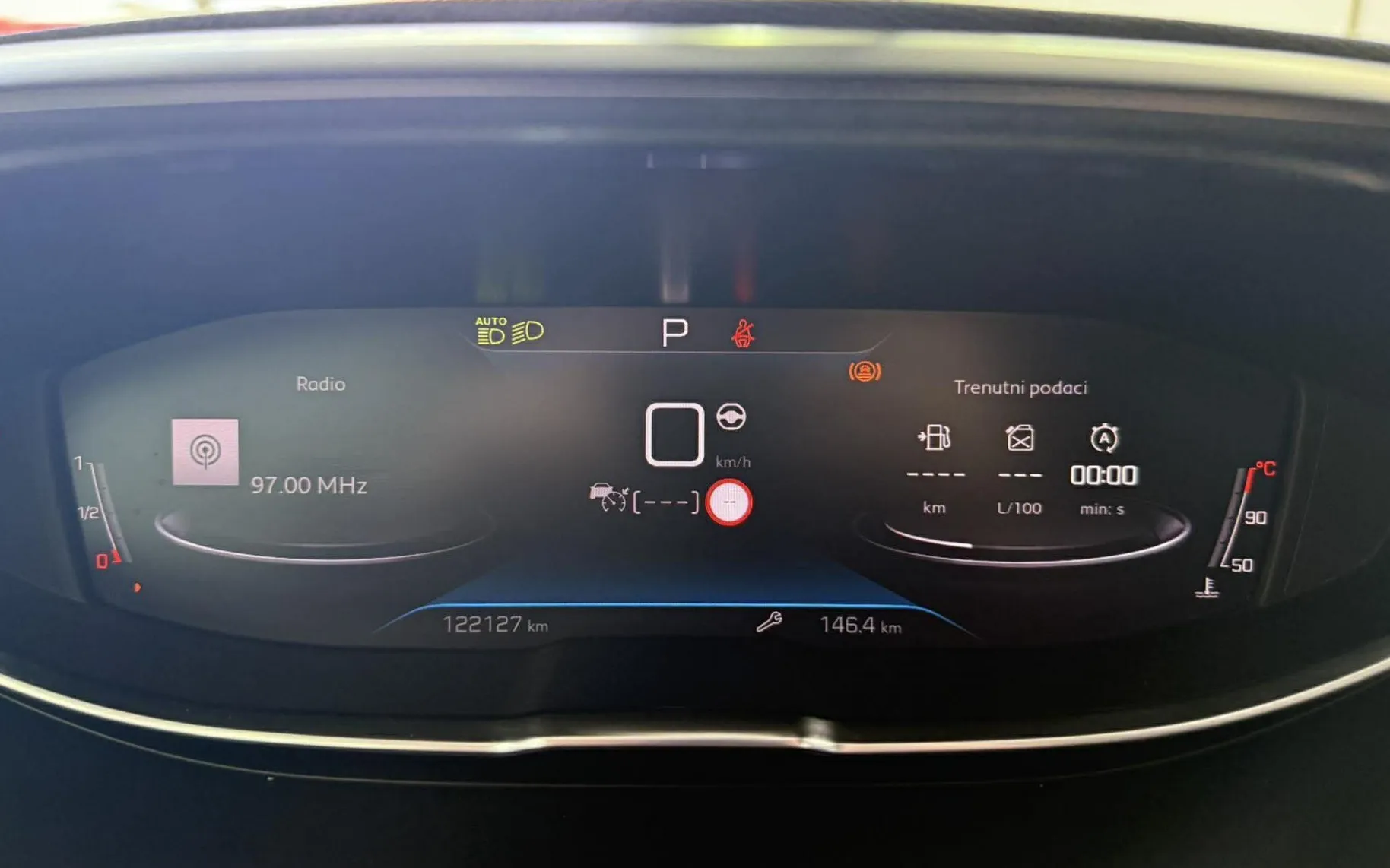 Notranja slika - Peugeot 5008 - 1.5 BlueHDI 130 S S Allure Pack Avt.KAMERA.LED.USN - 15