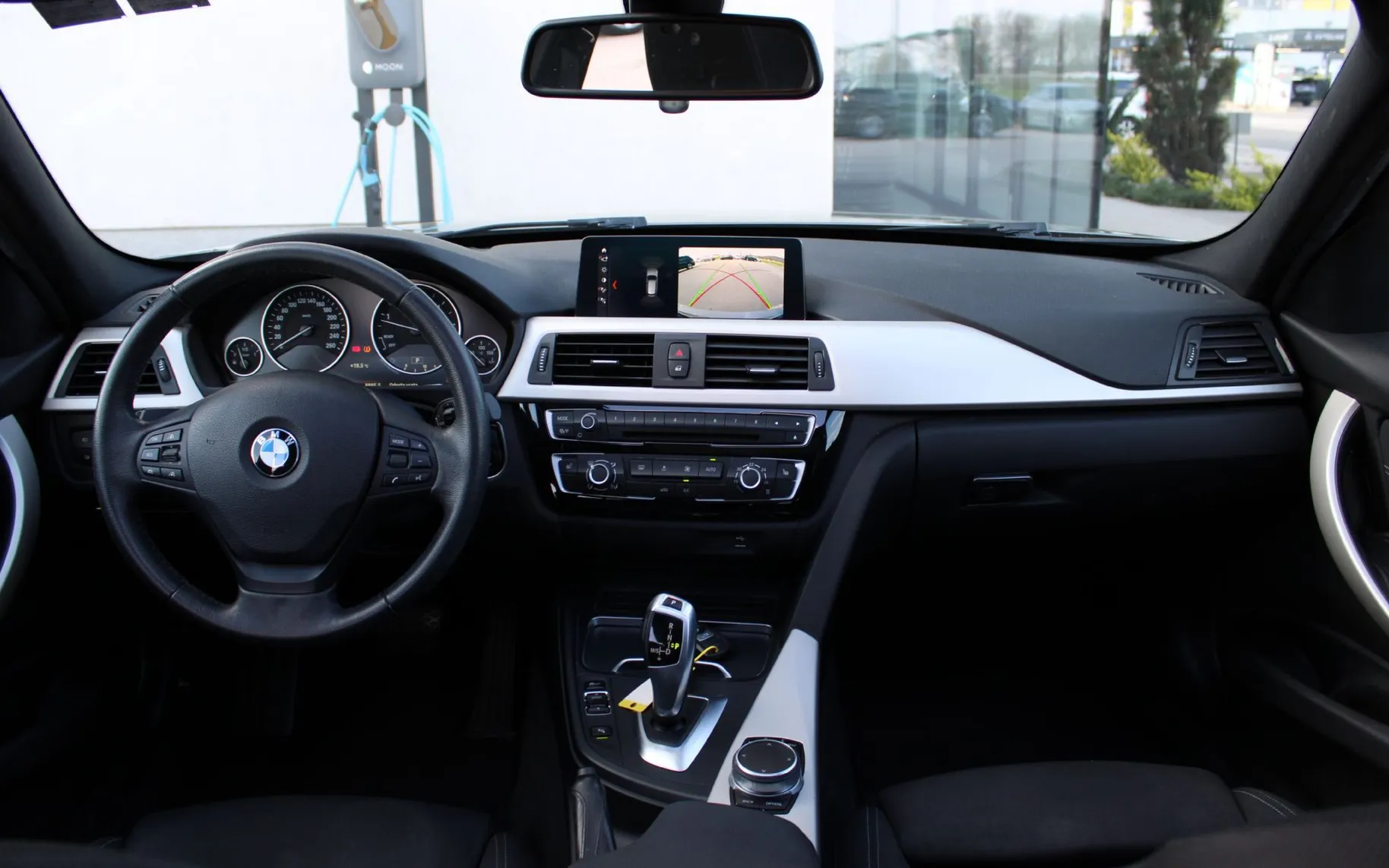 Zunanja slika - BMW Serija 3 - Touring: 320d xDrive Advantage  AT  PANO KAMERA TEMPO NA - 8